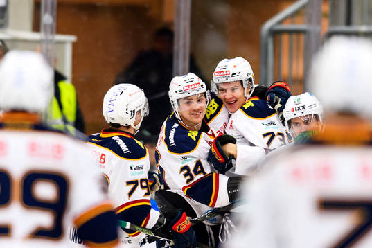 Djurgårdens Daniel Brodin och Adam Ollas Mattsson jublar