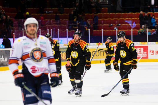 Brynäs Marc Zanetti (m) och Nick Johnson ser deppiga ut
