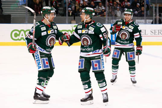 Frölundas Mats Rosseli Olsen (m) jublar med Jonathan