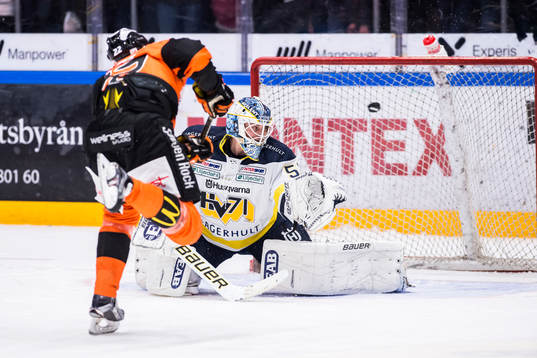 Karlskronas Alexander Bergström missar en straff