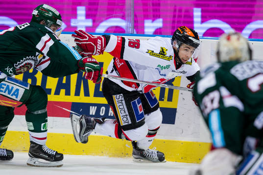 Örebros Greg Squires