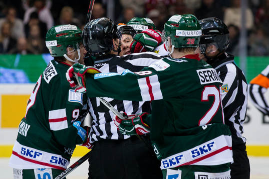 Stökigt mellan Örebros Alexander Hellström och
