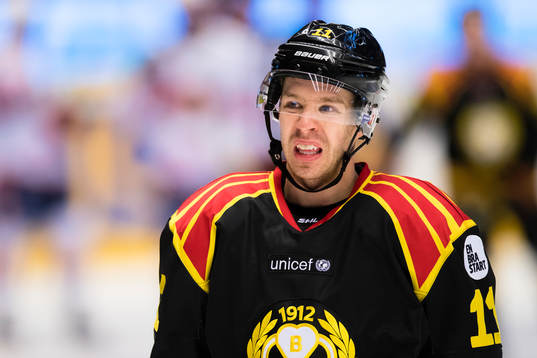 Brynäs Kevin Clark ser deppig ut