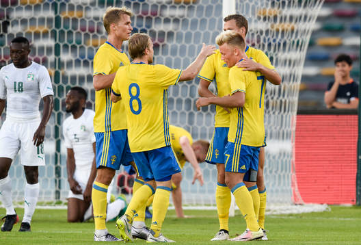 Sveriges Oscar Lewicki och Niklas Bärkroth jublar