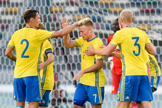Sveriges Linus Wahlqvist och Niklas Bärkroth jublar