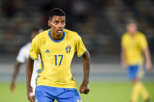 Sveriges Alexander Isak 17 år är yngst genom tiderna att