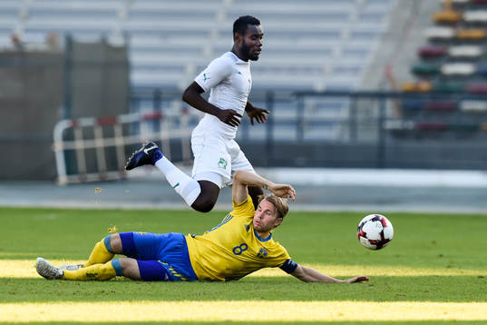 Sveriges Oscar Lewicki och Elfenbenskustens Victorien Angban