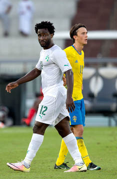 Sveriges Kristoffer Olsson och Elfenbenskustens Wilfried