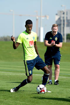 Sveriges Alexander Isak och Peter Wettergren