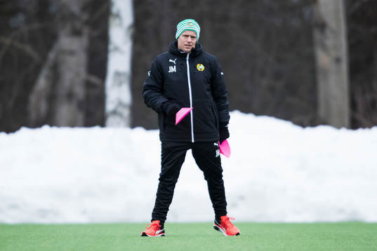 Hammarbys tränare Jakob Michelsen förbereder