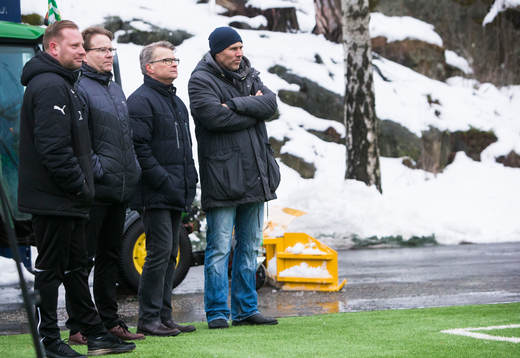 Hammarbys sportchef Mats Jingblad (2 fr v) och f d spelaren