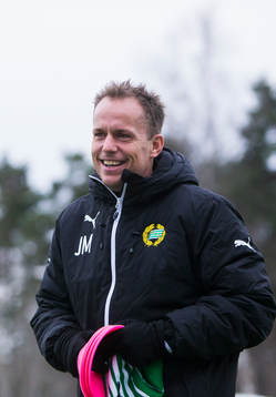 Hammarbys tränare Jakob Michelsen ler