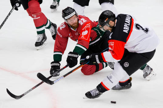 Frölundas Robin Figren täcker skott från