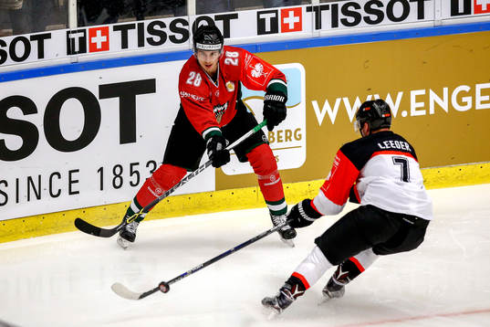 Frölundas Johan Sundström och Fribourg-Gottérons Larri