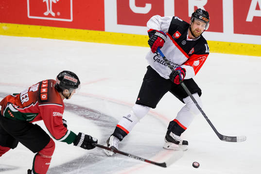 Fribourg-Gottérons Mattias Ritola mot Frölundas Casey