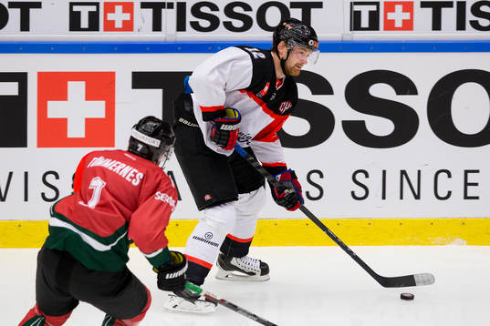 Fribourg-Gottérons Mattias Ritola tappar pucken till