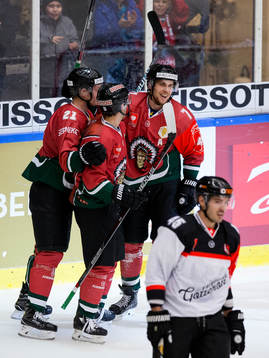 Frölundas Henrik Tömmernes jublar och omfamnas av