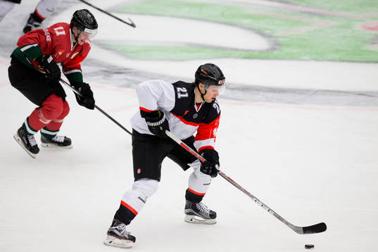 Fribourg-Gottérons Flavio Schmutz före Frölundas Victor