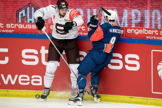 Sparta Prags Richard Nedomlel och Växjös Josh Hennessy