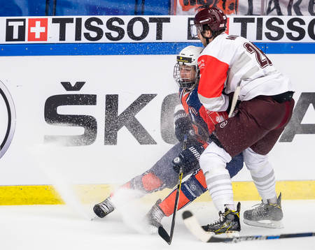 Sparta Prags Juraj Mikus tacklar Växjös Jonas Röndbjerg