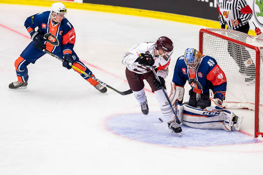 Sparta Prags Lukas Klimek oroar framför Växjös målvakt