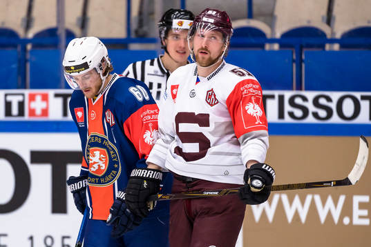 Växjös Erik Josefsson deppar bredvid Sparta Prags Jan
