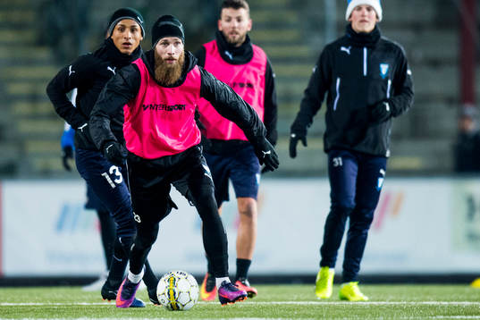 Malmö FFs Yoshimar Yotún jagar Jo Inge Berget