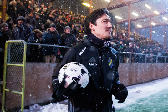 s Stefan Ishizaki springer in på plan