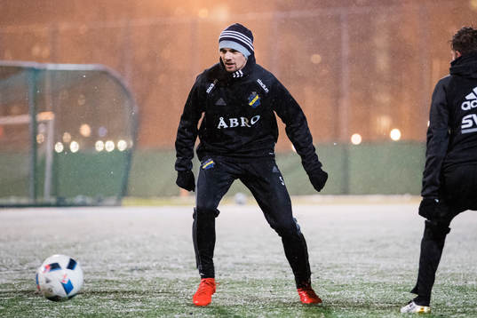 s Jesper Nyholm