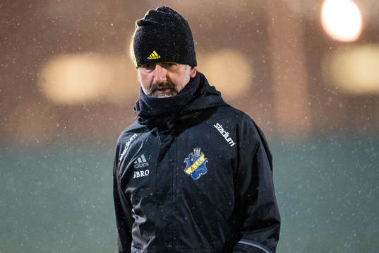 s assisterande tränare Nebojsa Novakovic