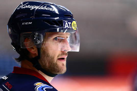 Linköpings Sebastian Karlsson innan  ishockeymatchen i SHL