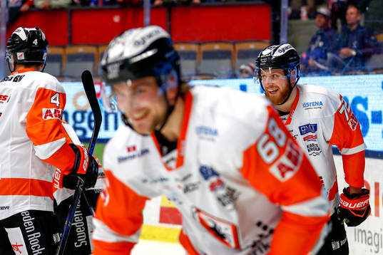 Karlskronas Daniel Gunnarsson och Joachim Rohdin jublar