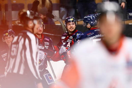 Linköpings Andrew Gordon jublar med Jakob Lilja som precis
