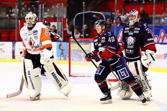 Linköpings Ken Andre Olimb jublar med målvakt Jacob