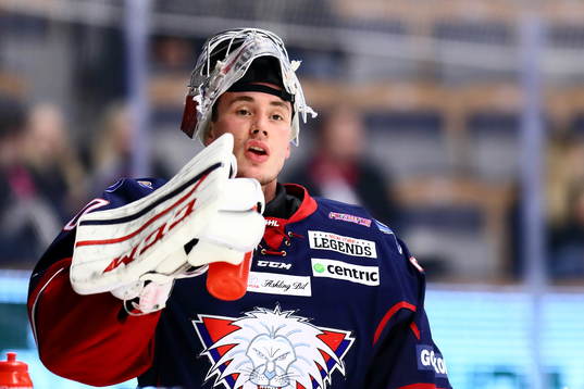 Linköpings målvakt Jacob Johansson innan  ishockeymatchen