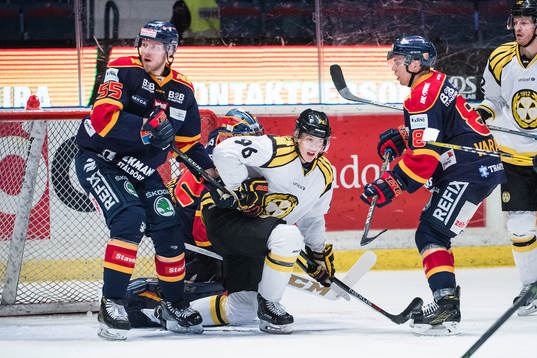 Brynäs Oskar Lindblom faller bakom Djurgårdens Alexander