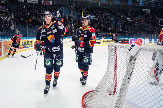 Djurgårdens Adam Ollas Mattsson och David Bernhardt jublar