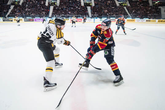Brynäs Nick Johnson och Djurgårdens Henrik Eriksson