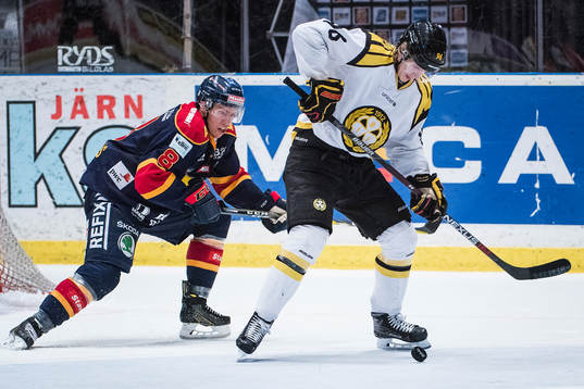 Djurgårdens Ville Varakas och Brynäs Oskar Lindblom