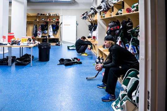 Frölundas omklädningsrum före ishockeymatchen i SHL