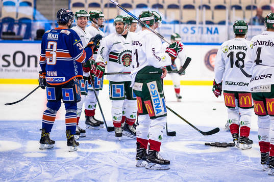 Växjös Oliver Bohm pratar med Frölundas Joel Lundqvist