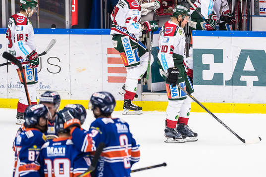 Frölundas Sean Bergenheim deppar och Växjös spelare