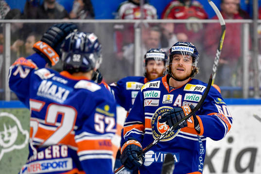 Växjös Erik Josefsson jublar