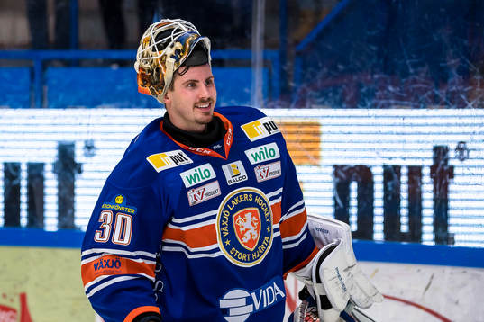 Växjös målvakt Joacim Eriksson jublar