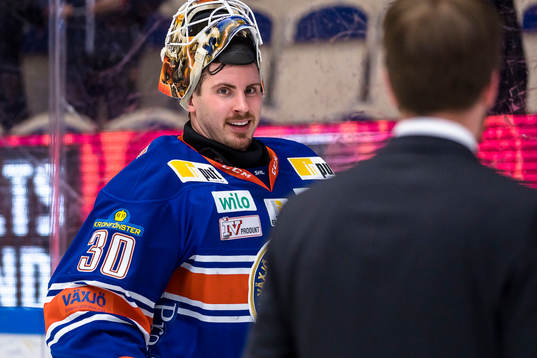 Växjös målvakt Joacim Eriksson jublar