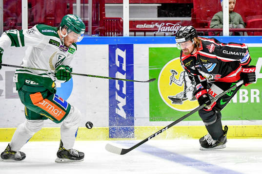 Färjestads John Persson och Malmö Redhawks Stefan Warg
