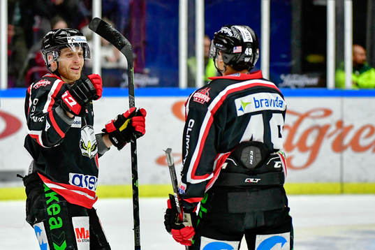 Malmö Redhawks Frederik Storm och Rhett Rakhshani jublar