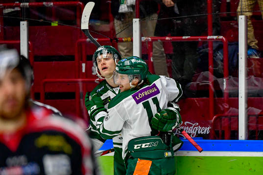 Färjestads Johan Ryno och Joakim Nygård jublar