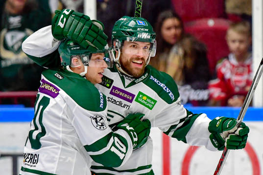 Färjestads Marcus Nilsson och Jonas Holös jublar