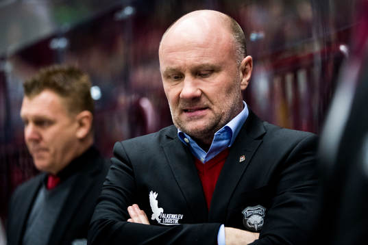 Malmö Redhawks tränare Peter Andersson deppar